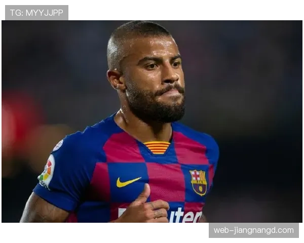 拉菲尼亚这日常穿搭也太奢侈了，感觉他不是踢球是逛高级定制展啊