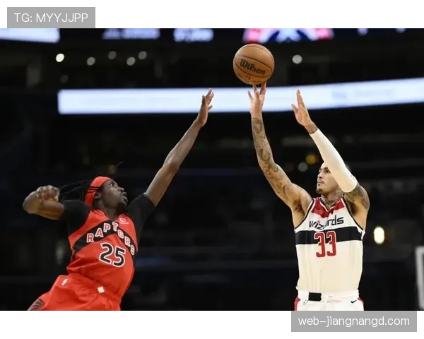 库兹马无球跑动拉开空档 比上季三分效率提升