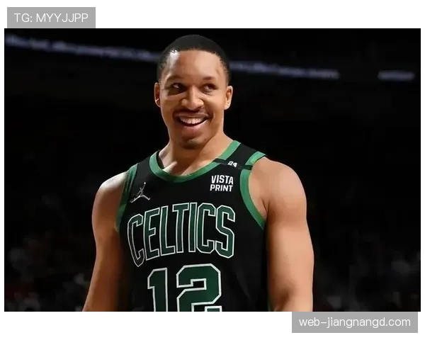 普里查德替补无球跑位制造空位，提升轮换三分效率