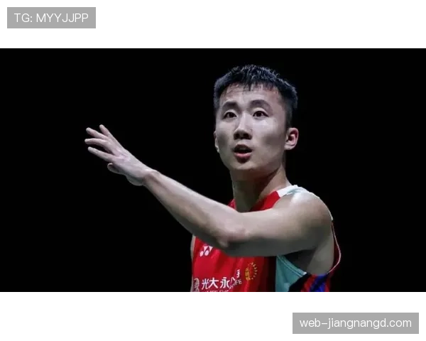 陆光祖今天又换项链了？这奢侈劲儿，感觉不输明星豪宅派对啊！